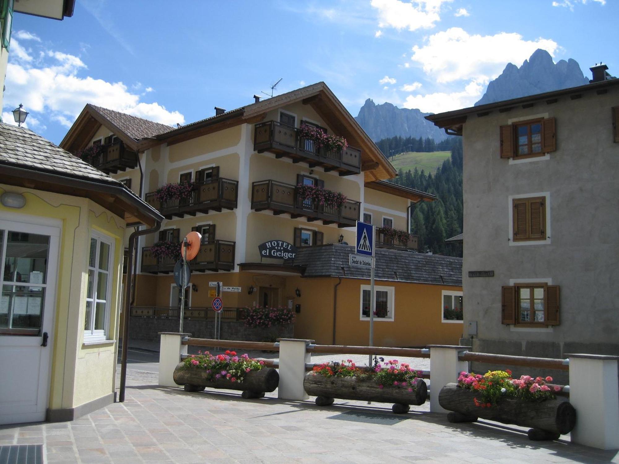 Hotel El Geiger Pozza di Fassa Extérieur photo